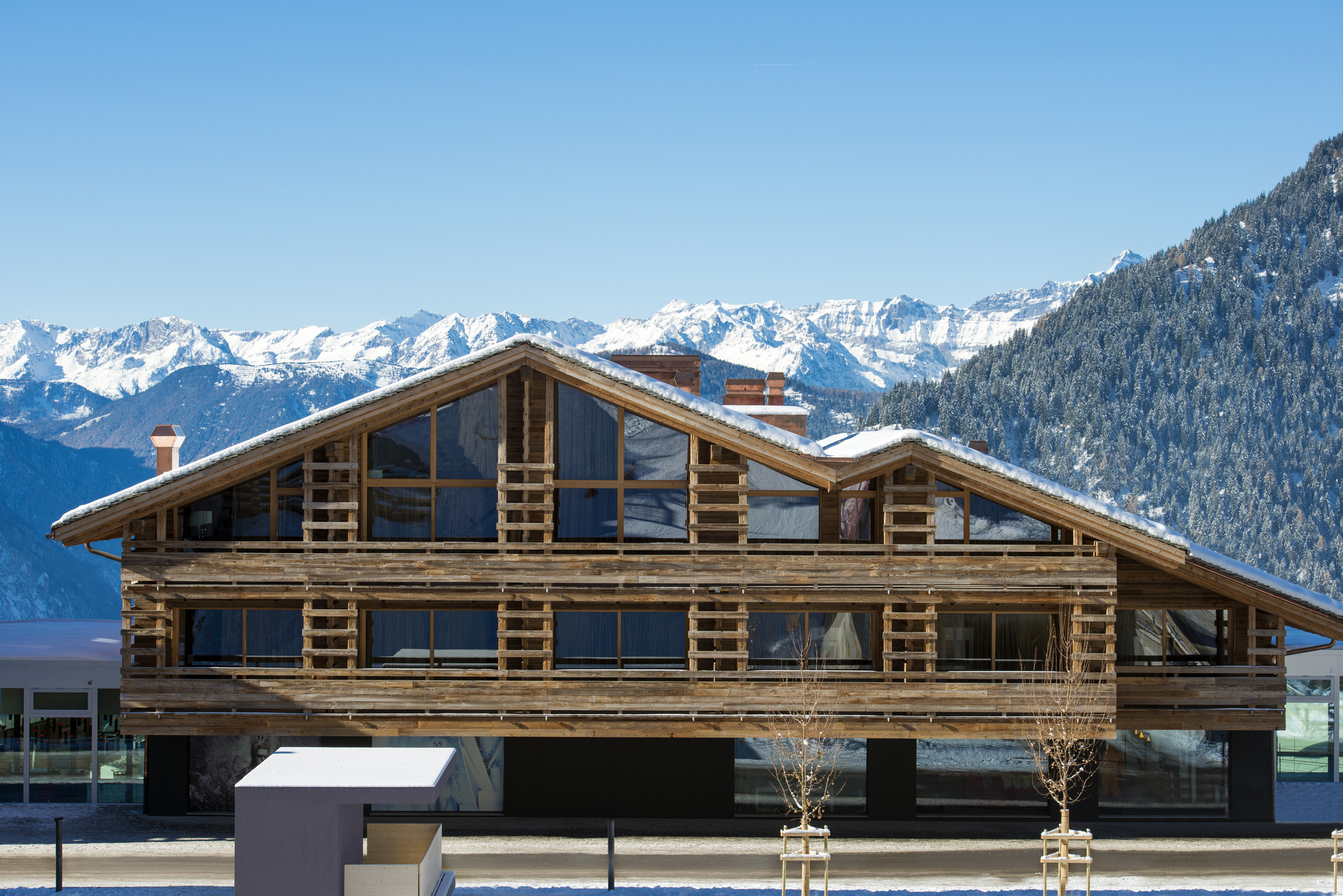 スイス 世界屈指のスキーリゾート ヴェルビエに W Verbier が新規開業しました 世界ホテル案内